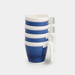 AZ423 Flamefield Azure mokken (set van 4) – onbreekbaar melamine in blauw-wit keramieklook opgestapeld