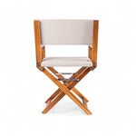 Achterzijde_van_regisseursstoel_the_Edge_geolied_teak_luxe_inklapbaar_met_comfortabele forza zand kussenset