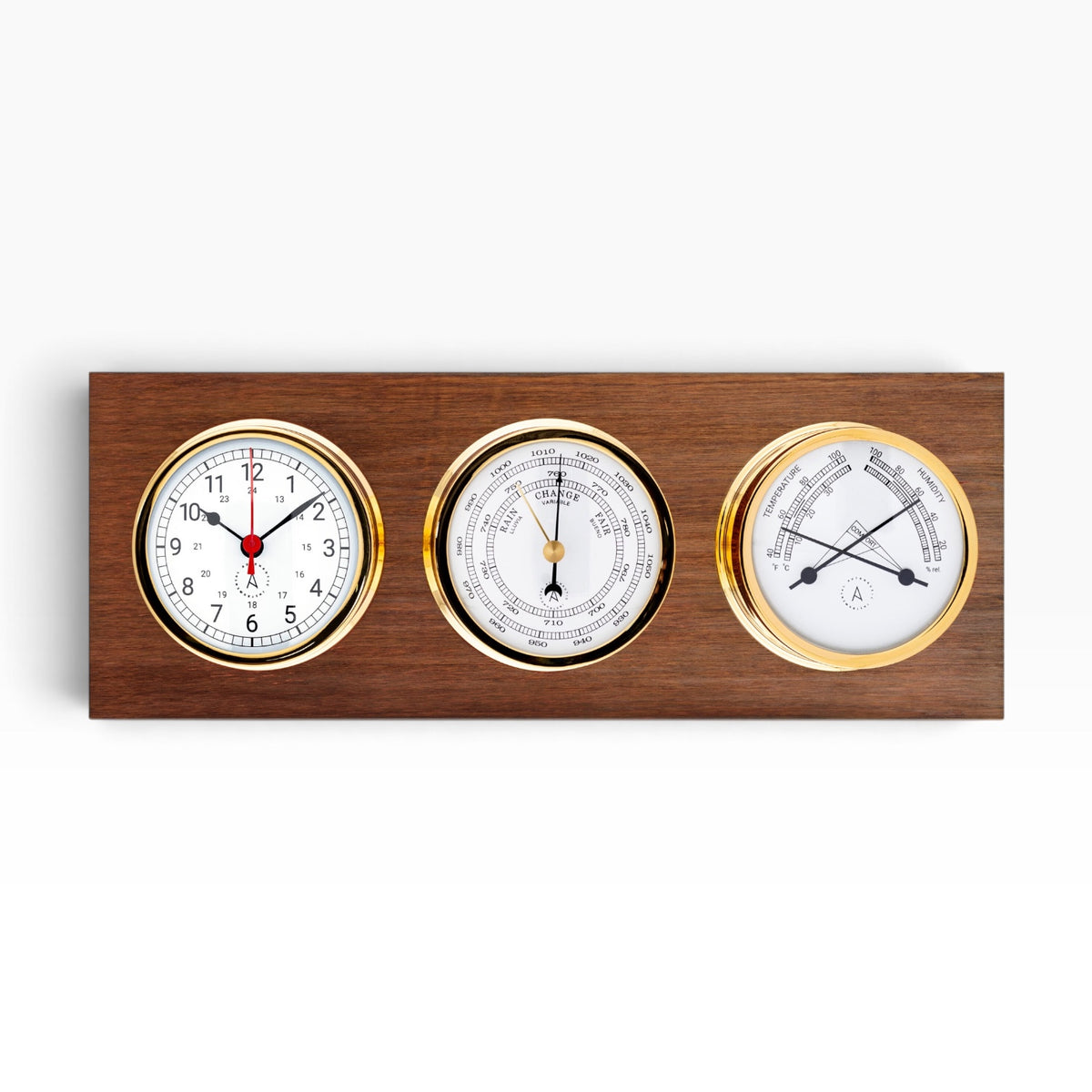 Autonautic_Atlantic_EG_hout_met_gouden_instrumenten_verticaal_gepresenteerd
