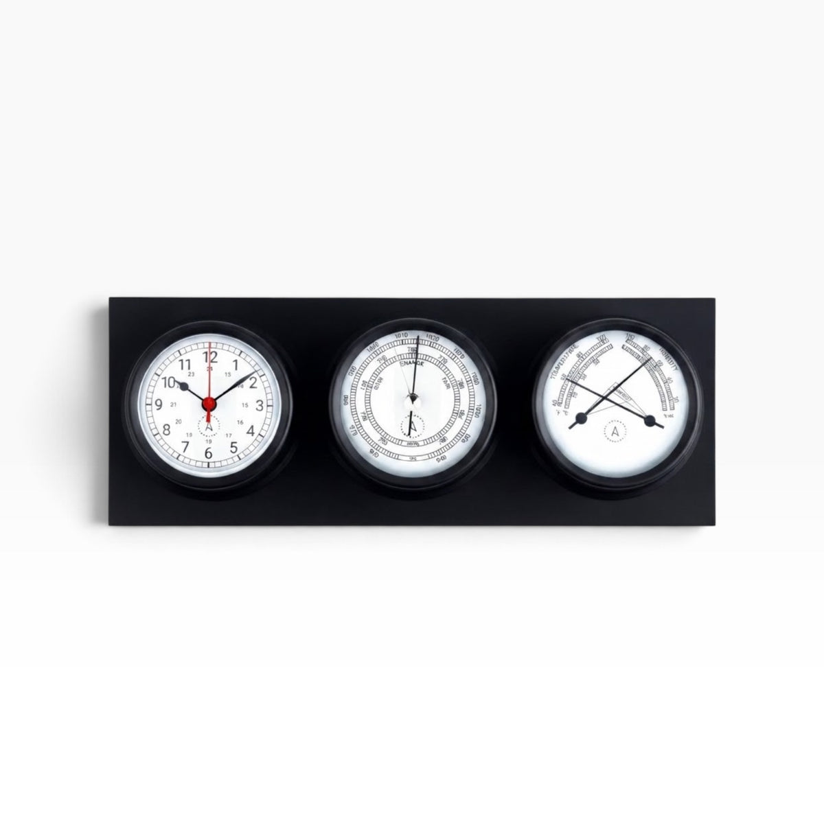 Autonautic_Atlantic_EG_zwart_met_zwarte_instrumenten_horizontaall_gepresenteerd