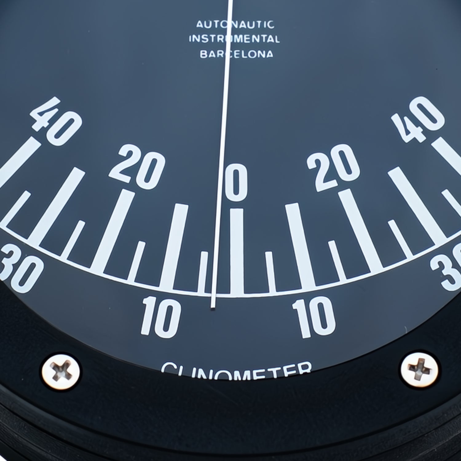 Autonautic Baltic 110 clinometer - lichtgewicht, outdoor, stijlvol, (110 x 40 mm) CLBP close-up 