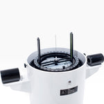 Autonautic C20-00128 professioneel tafel- en reflectorkompas – 125 mm in een grote witte basis Close up 