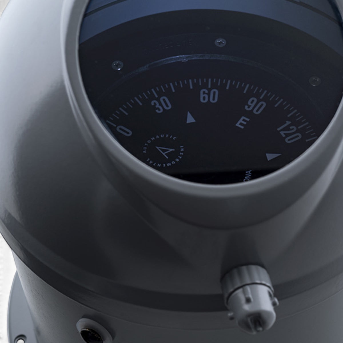 Autonautic CHH-0090 sloepkompas met kompashuis – 100 mm, MED/SOLAS close up