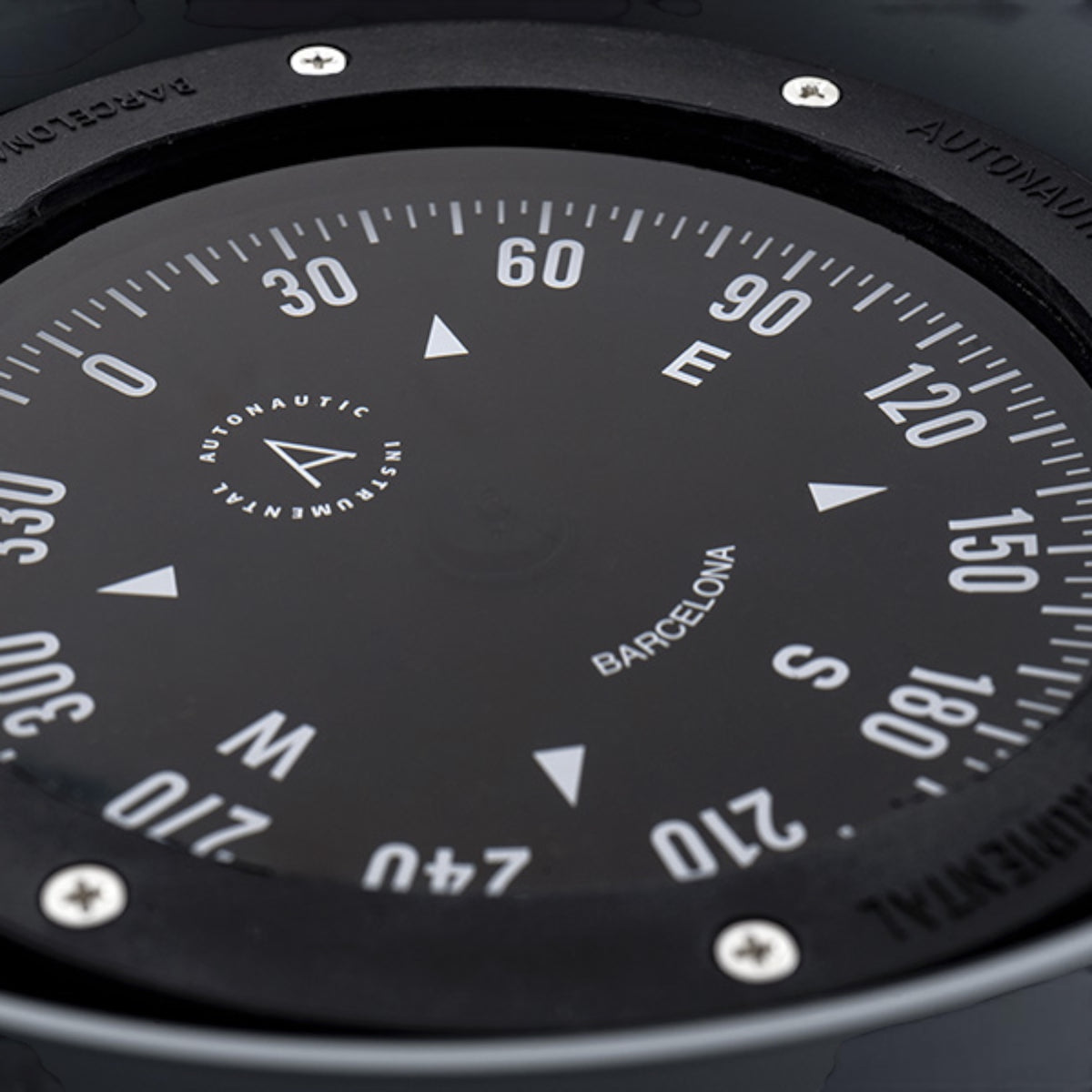 Autonautic CHH-0090 sloepkompas met kompashuis – 100 mm, MED/SOLAS grote close up
