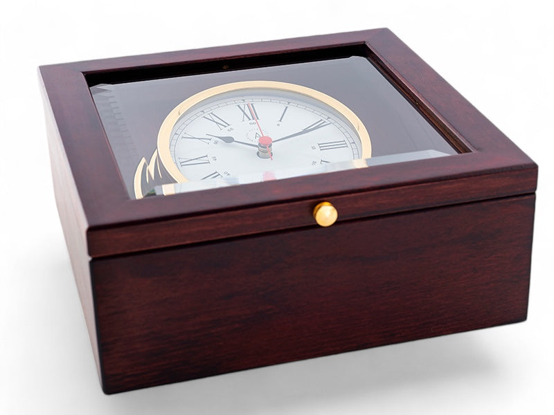Autonautic chronometer - elegante doos, quartz uurwerk, 18-karaats verguld.in met een glazen bovenkant