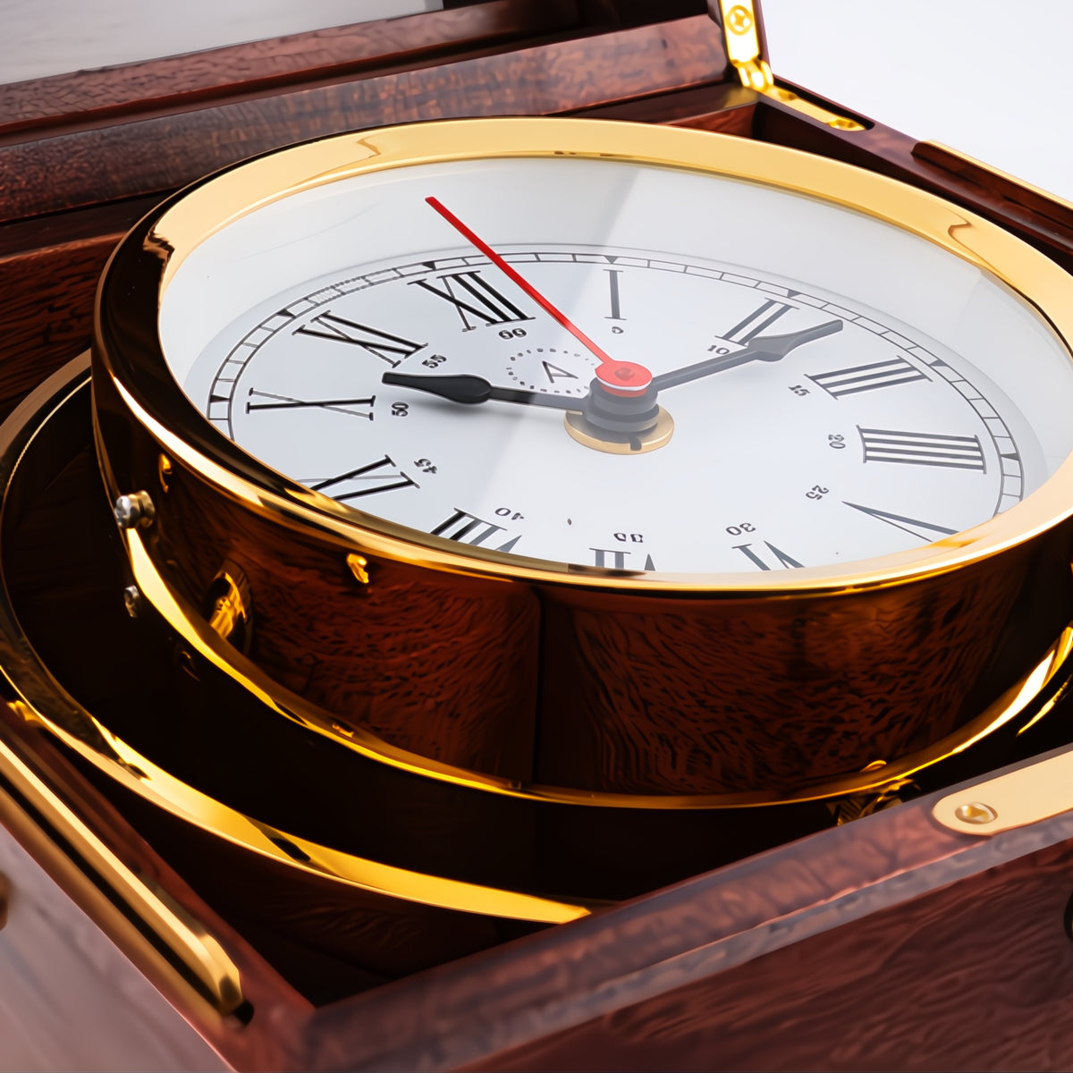 Autonautic chronometer - luxe doos, cardanische ophanging, 18-karaats verguld. close-up 1