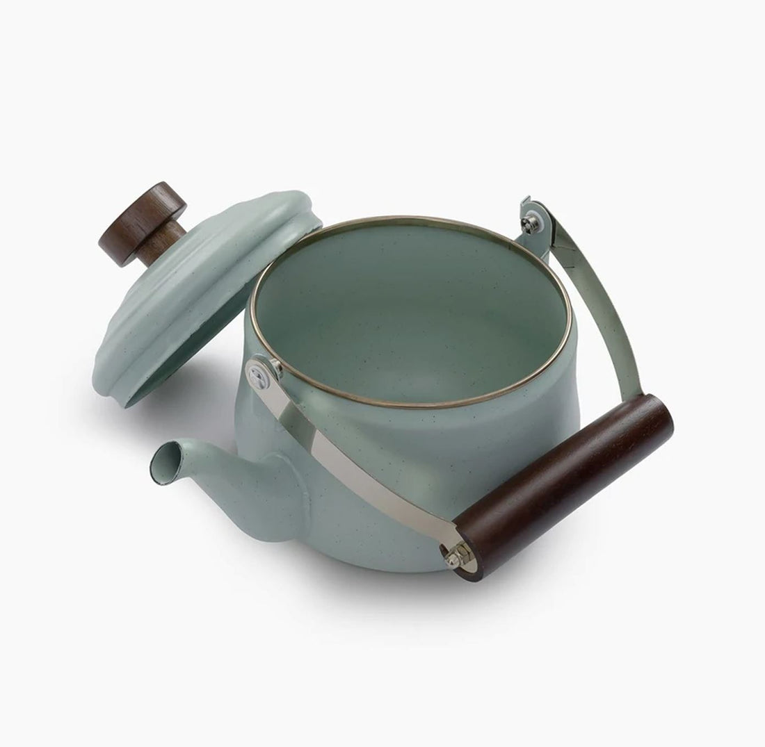 Barebones Enamel Theepot open