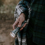 Barebones LIV-257_Vintage_zaklamp-Gunmetal_sfeerfoto in handjpg