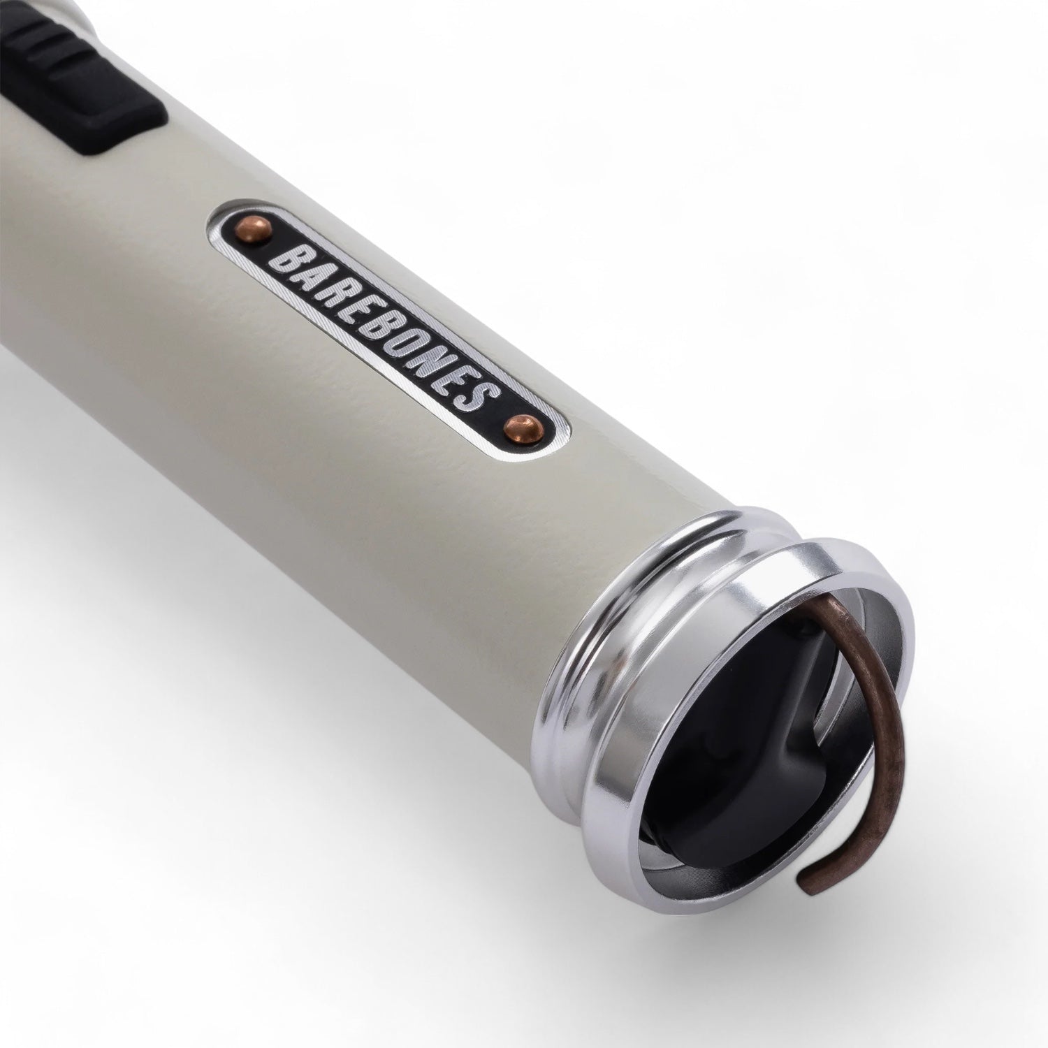 Barebones Vintage Zaklamp – Oplaadbaar met USB, Telescopische Lens, LIV-190 detail foto ophangbeugel