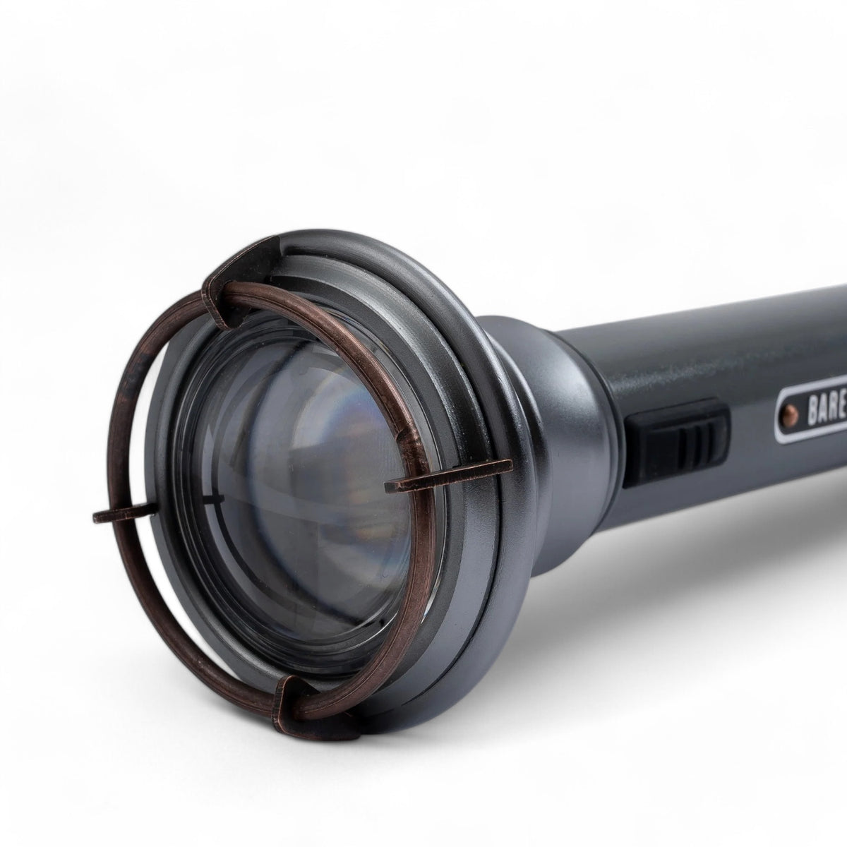 Barebones Vintage Zaklamp – Oplaadbaar met USB, Telescopische Lens, LIV-257_VintageFlashlight-Gunmetal detailfoto voorkant