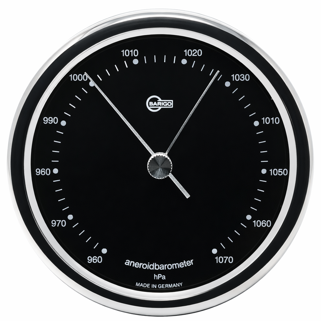 Barigo Orion barometer 823RFPO.06 ingezoomd op zwarte wijzerplaat met zilverkleurige wijzers en indexen