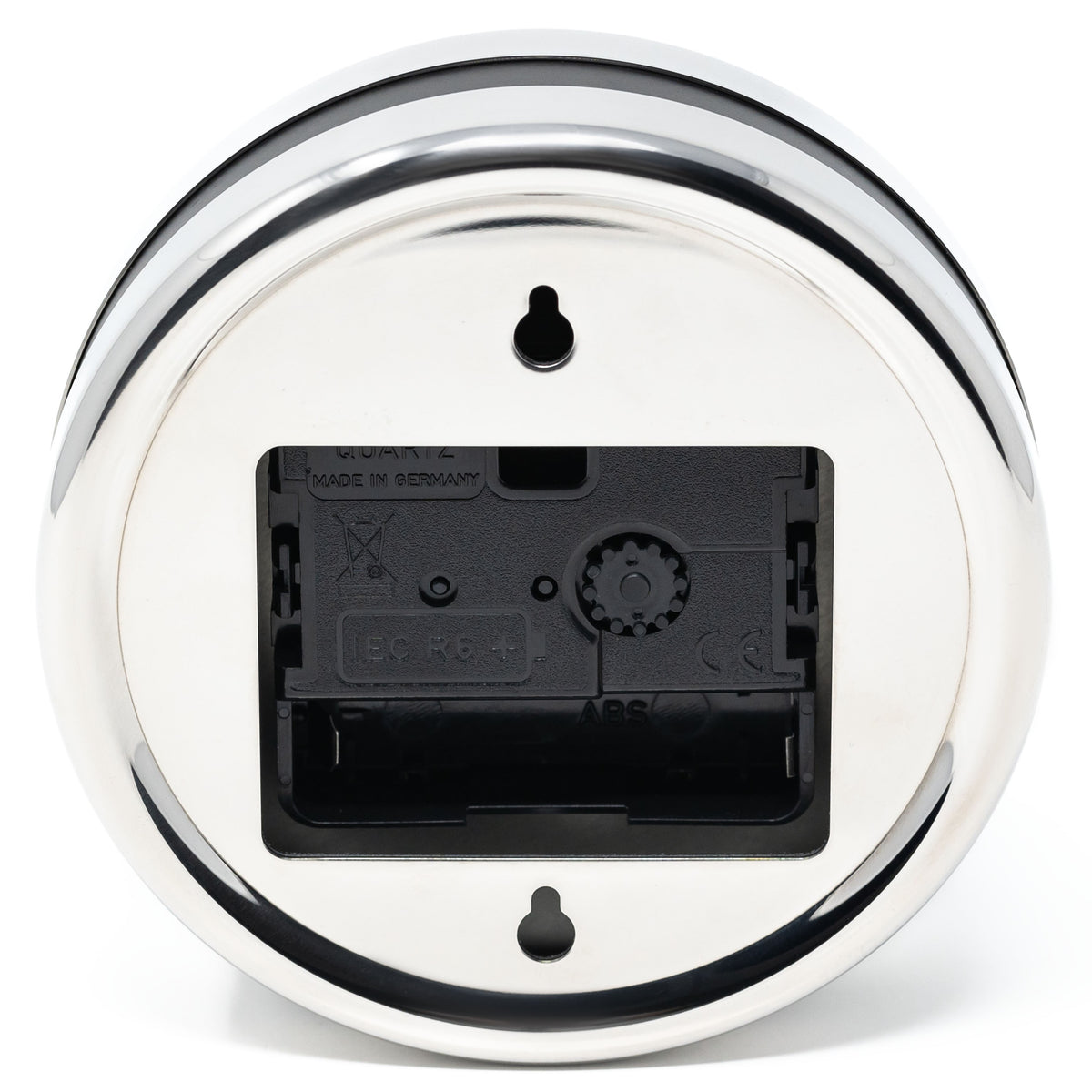 Barigo Orion klok 827RFPO.06 ingezoomd op achterkant met rvs behuizing en opening voor batterij