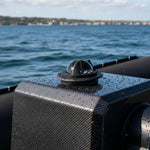 C12Plus inbouwkompas aan boord van een rib op zee 