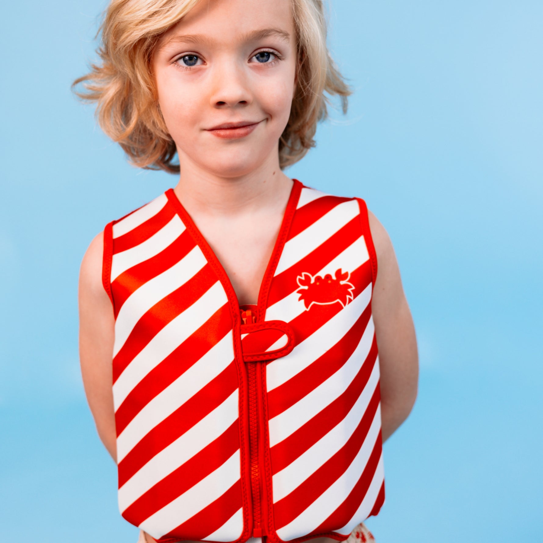 Crabby Rood/Wit Gestreept Zwemvest met jongetje die lacht