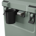 Dometic CI 15 koelbox 15L – passief, voor boot & outdoor, detail in groene Moss kleur, met accessoires drinkbekerhouder en flessenopener 