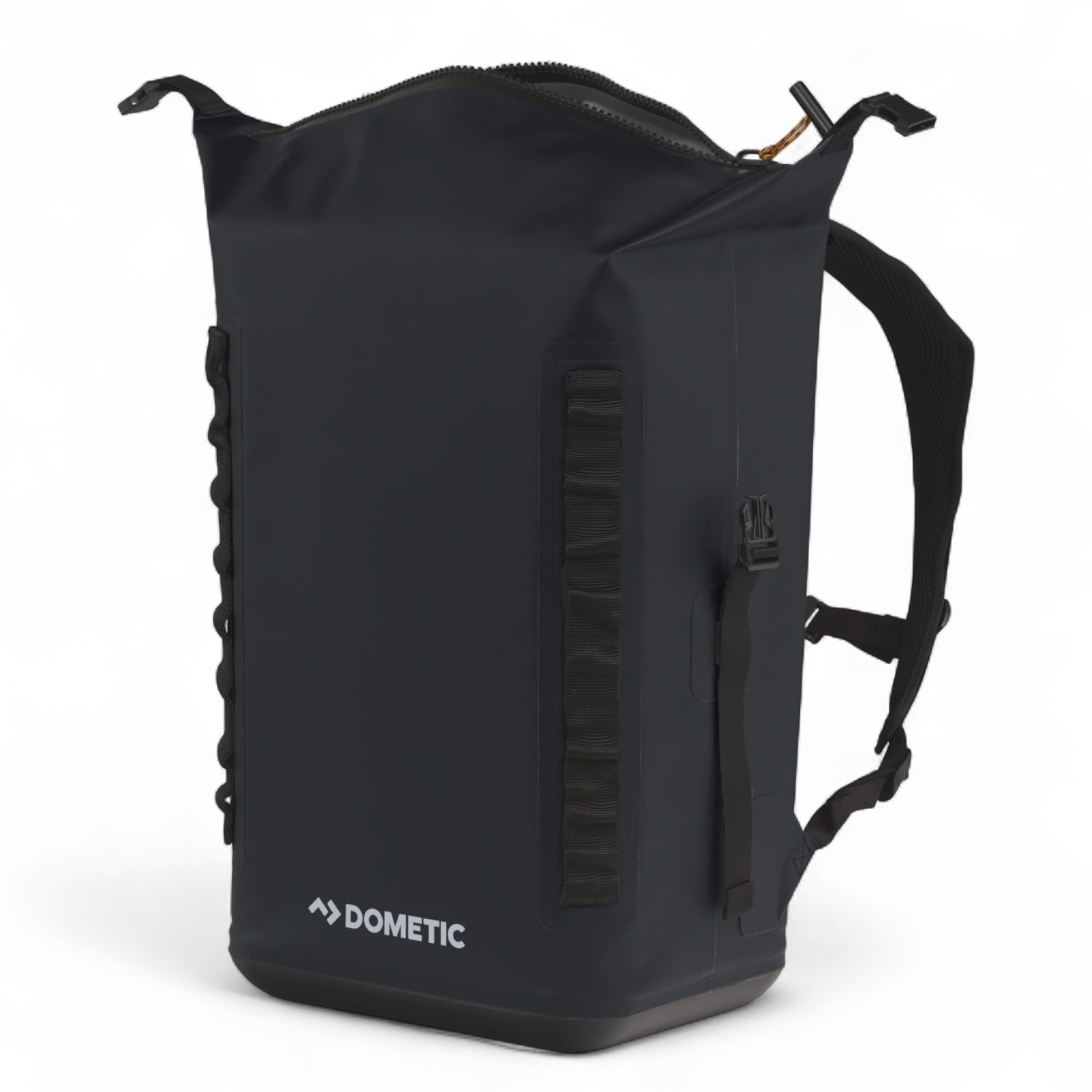 Dometic PSC22BP koelrugzak – waterdichte koeltas backpack 22L in kleur Slate vrijstaand met zicht op voorzijde met handige zijstrips voor opbergruimte van kleine spullen