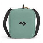 Dometic PSC9 Soft Cooler – bovenkant in beeld met waterdichte ritssluiting, schouderband en handige zijstrips, in kleur Moss