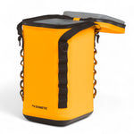 Dometic PSC9 Soft Cooler – detail van zijkant met waterdichte ritssluiting, geopend met brand Dometic op de voorzijde en klep geopend, kleur Glow
