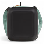 Dometic PSC9 Soft Cooler – onderkant in beeld met waterdichte ritssluiting, schouderband en handige zijstrips, in kleur Moss