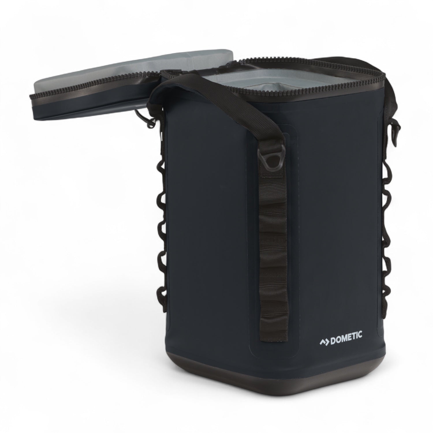 Dometic PSC9 Soft Cooler – zijkant in beeld met waterdichte ritssluiting, schouderband en handige zijstrips, geopende bovenkant, in kleur Slate