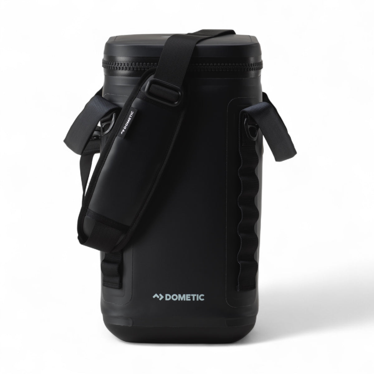Dometic PSC9 Soft Cooler – zijkant in beeld met waterdichte ritssluiting, schouderband en handige zijstrips, in kleur Slate