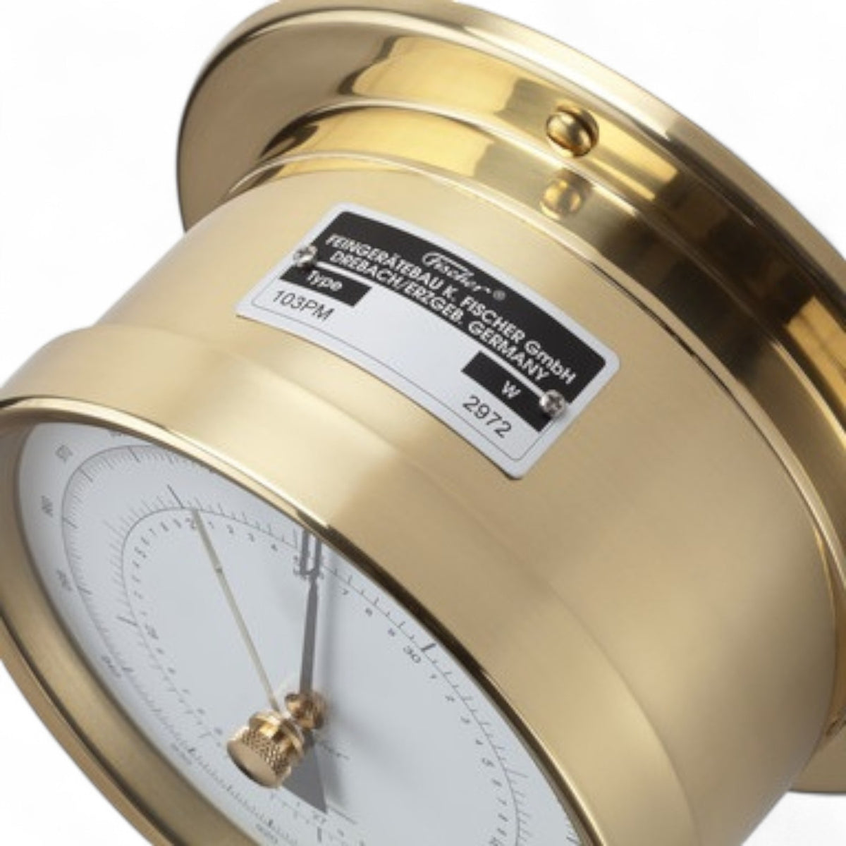 Fischer 103 precisie barometer – pure precisie detail van de bovenzijde met het merk label op een metalen plaatje