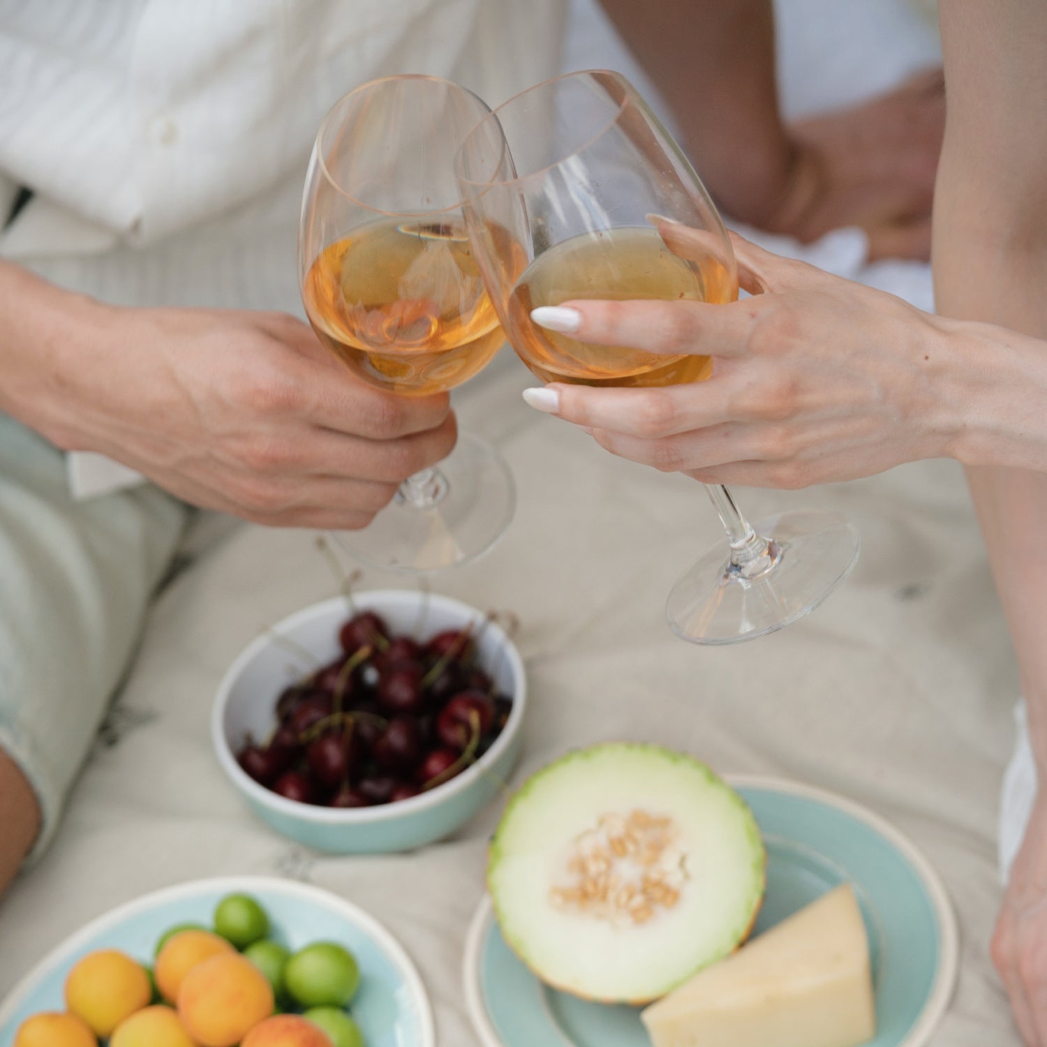 Flamefield_Goblet_wijnglazen_in_setting_met_fruit_op_een_kleedje