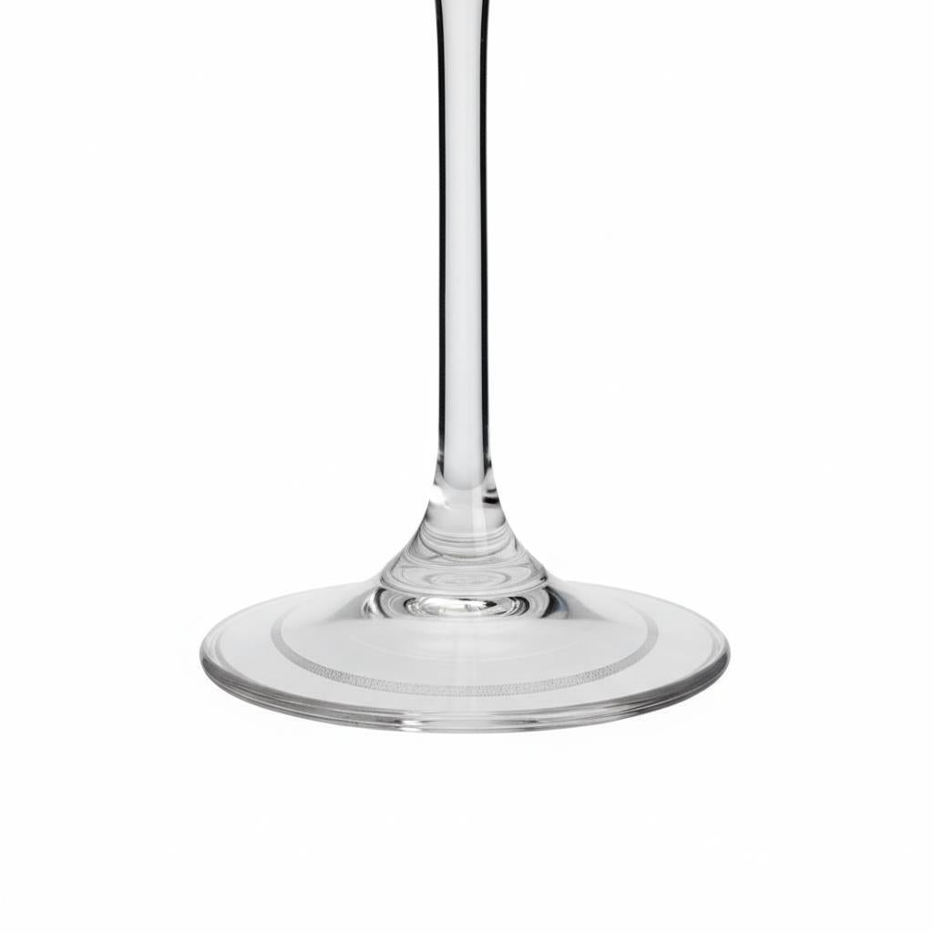 Flamefield Riviera champagneflute Tritan met anti-slip voet ingezoomd op de voet van het breukbestendige glas