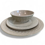 Flamefield Vintage Beige melamine servies – romantisch & chic dinerbord, ontbijtbord en kom opgestapeld