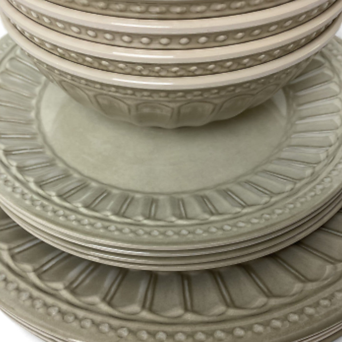 Flamefield Vintage Beige melamine servies – romantisch & chic kommen en borden ingezoomd