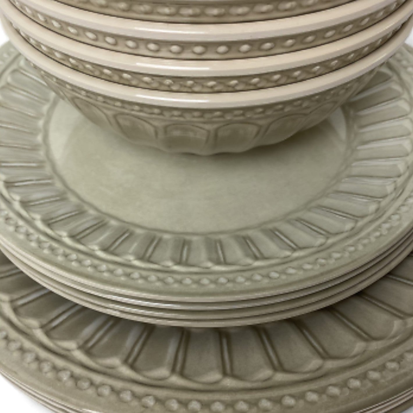 Flamefield Vintage Beige melamine servies – romantisch & chic kommen en borden ingezoomd