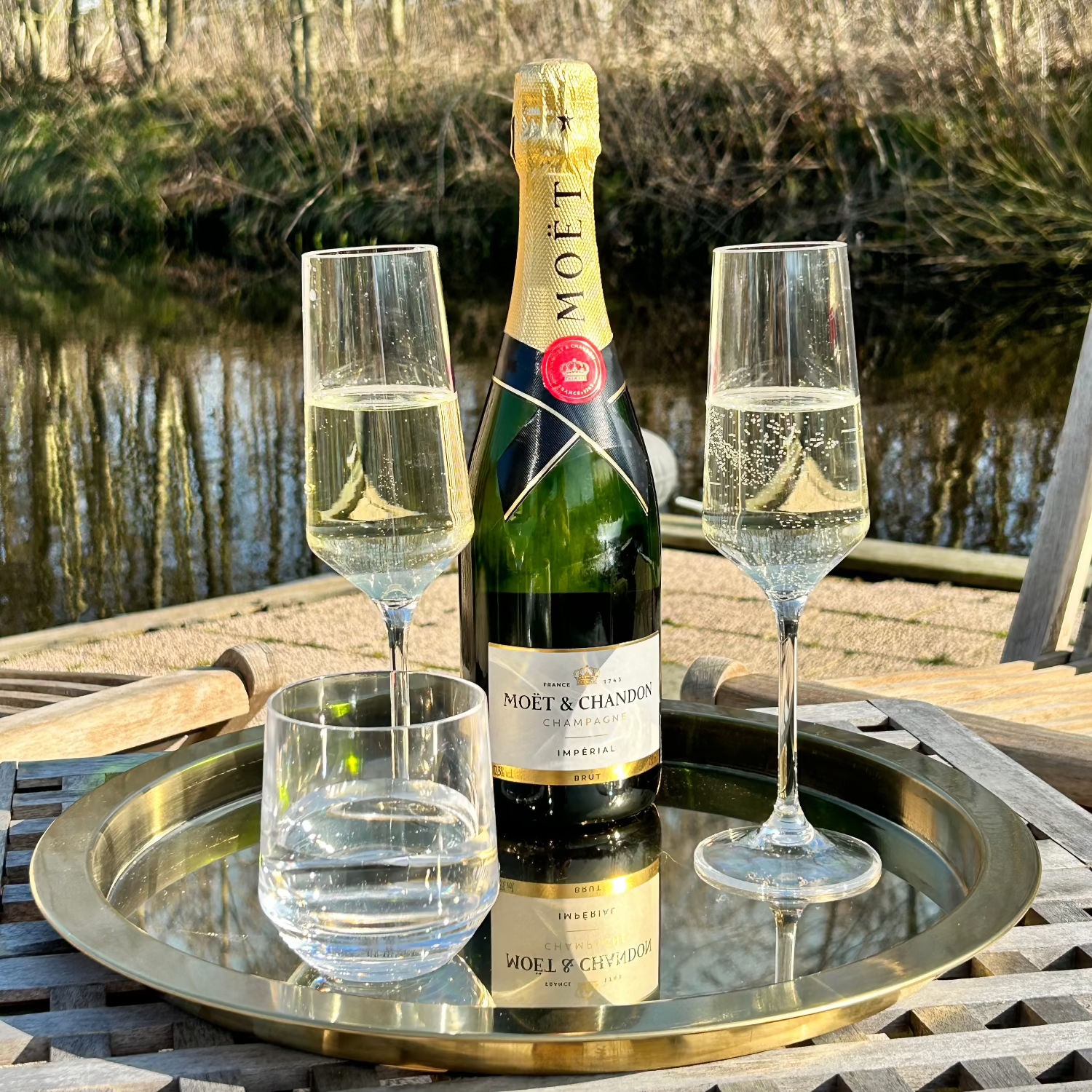 Flamefield champagne glazen op een dienblad 