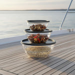 Flamefield container set op de dek van een boot