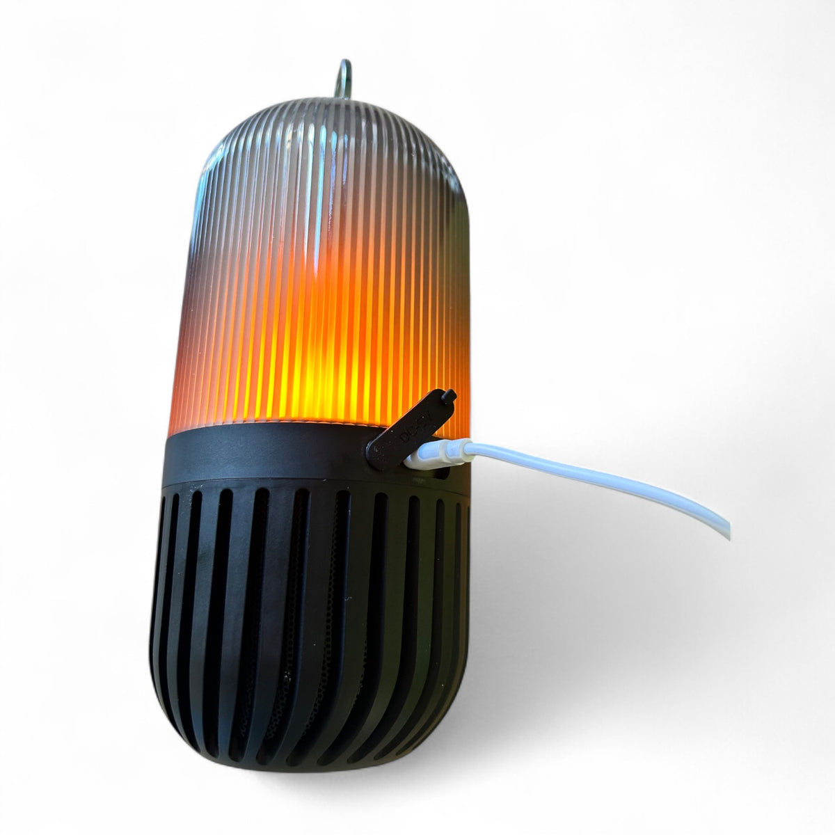 Flamefield flamelamp die aan het oplaadschoer zit