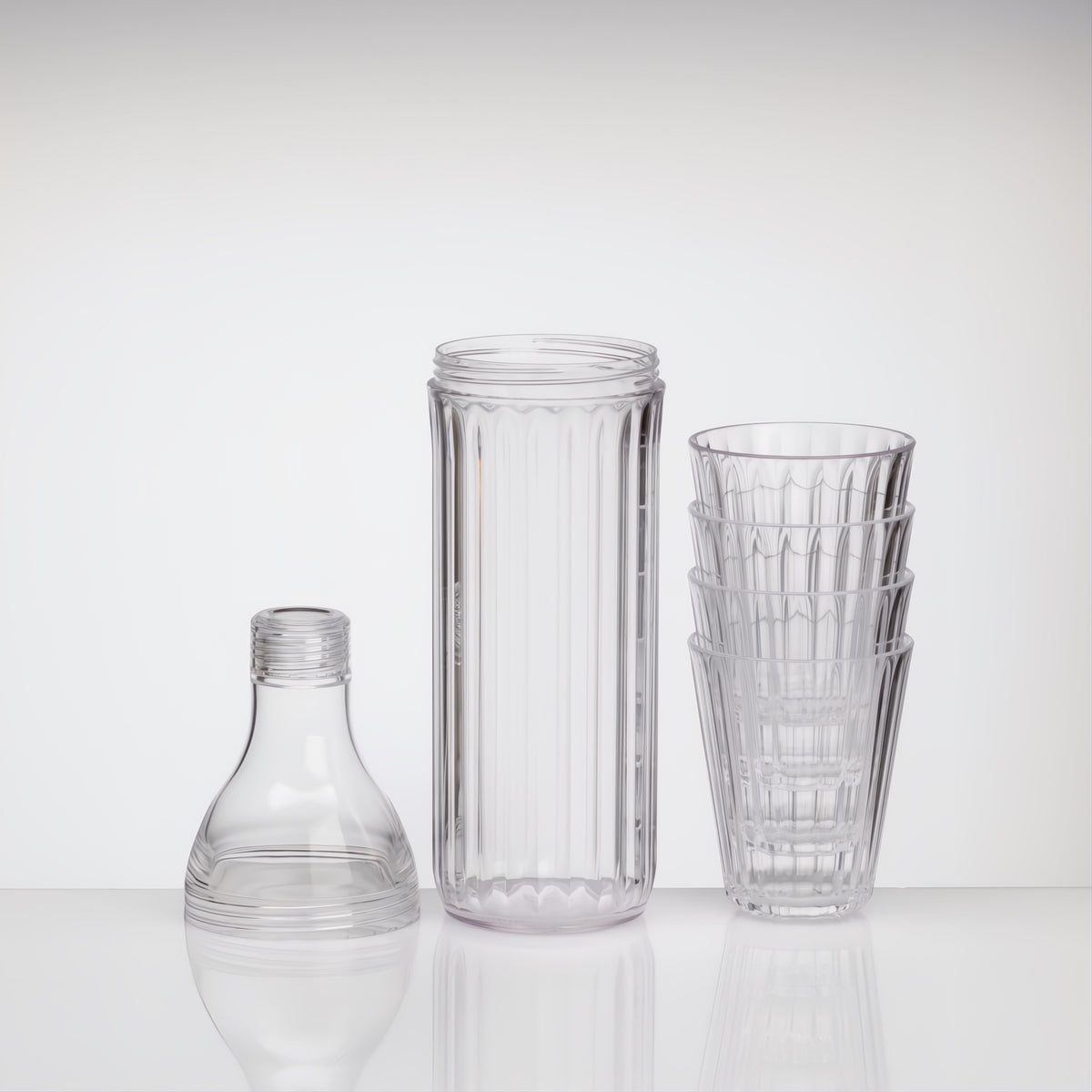 Flamefield infuser set onbreekbaar - waterfles en 4 glazen uit elkaar neergezet