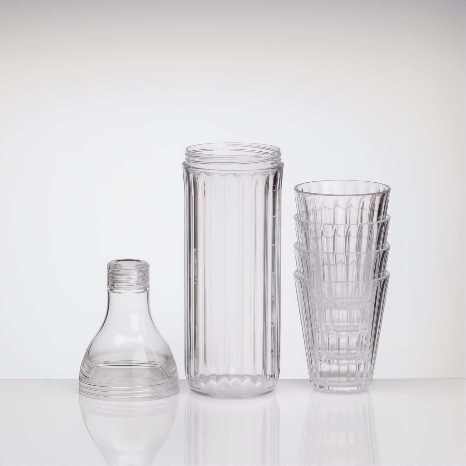 Flamefield infuser set onbreekbaar - waterfles en 4 glazen uit elkaar neergezet