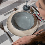 Flamefield onbreekbaar servies Moondust grijze kom gecombineerd met Rustic Pearl dinerbord