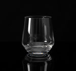 Flamefield savoy waterglas met zwarte achtergrond