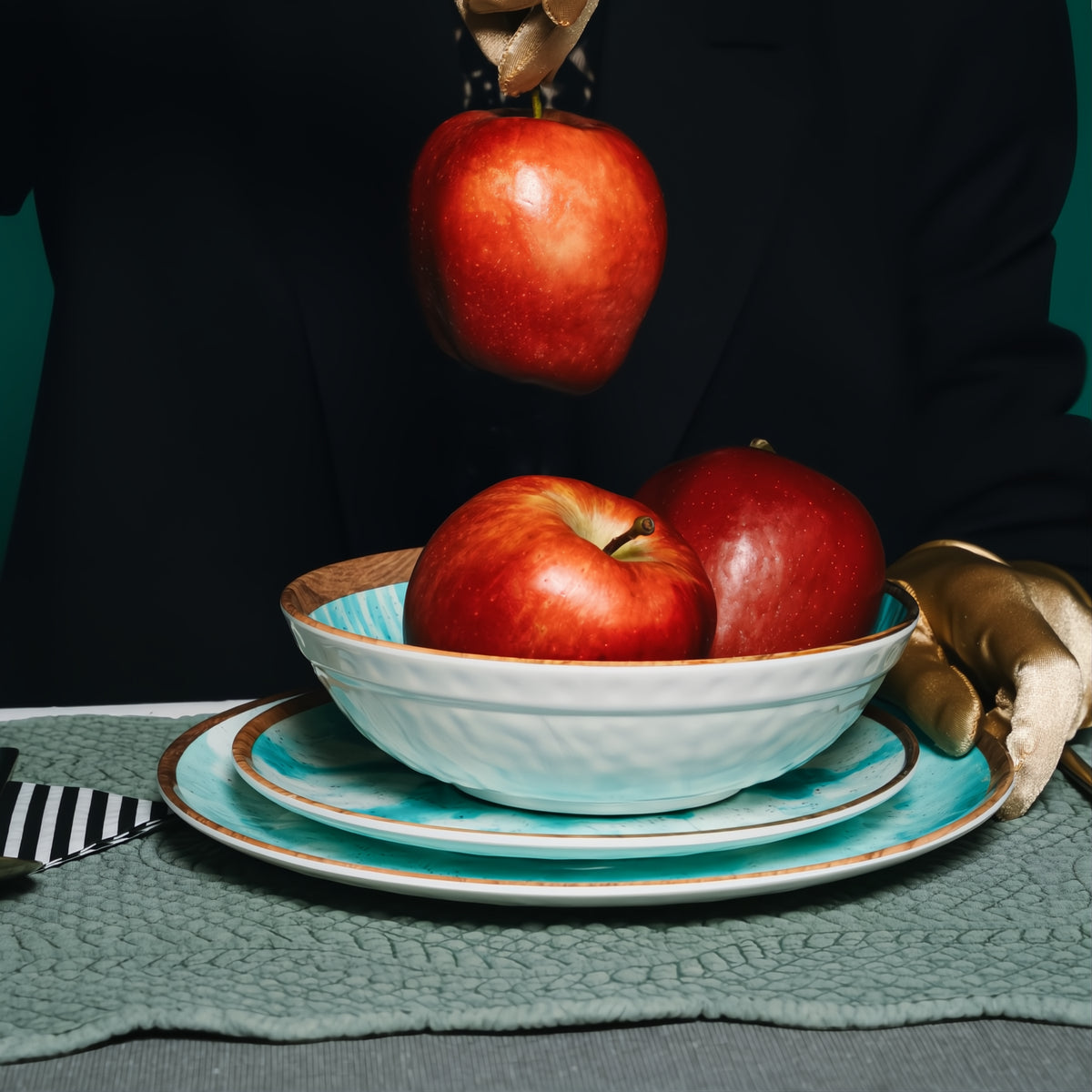 Brand & Collection
• Brand: Flamefield
• Collection: Boho Dream
• Type: Unbreakable tableware
• Colors: Green – Yellow – White

Available sets
• Serves 2, 4, 6, or 8
• Per person: 1 dinner plate, 1 breakfast plate, 1 bowl

Design & features:
• Boho design with a summery, maritime vibe
• Fresh green and yellow accents on a white background
• Non-slip base prevents sliding on smooth surfaces
• Lightweight, sturdy, and perfect for outdoor use
