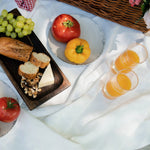 Flamefield twee stuks slim Jim clear met sinaasappel appelsap op een picknick tafel