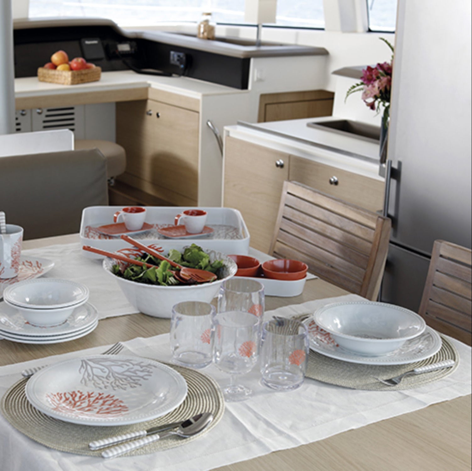 Harmony Mare Melamine Dienblad coral met het complete servies