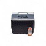 Igloo-14-Quart-Playmate-The-Boss-Ice-Chest-Cooler-Black-and-Silver met een blikje ervoor