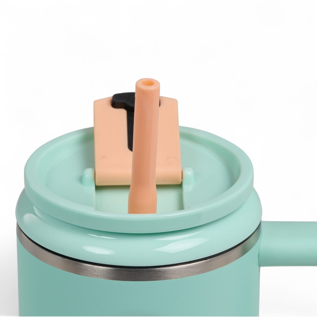 Igloo thermosfles Flip ‘n’ Sip 946 ml - duurzame drinkfles met rietje, ingezoomd detail van het rietje en de deksel