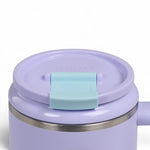 Igloo thermosfles Flip ‘n’ Sip 946 ml - met vacuümisolatie, handvat en rietje, in kleur lila ingezoomd op deksel
