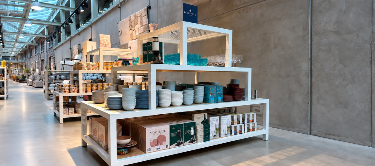 Loods5_Maastricht_overzichtsfoto_presentatie_tafel_met_Flamefield_servies_en_glazen
