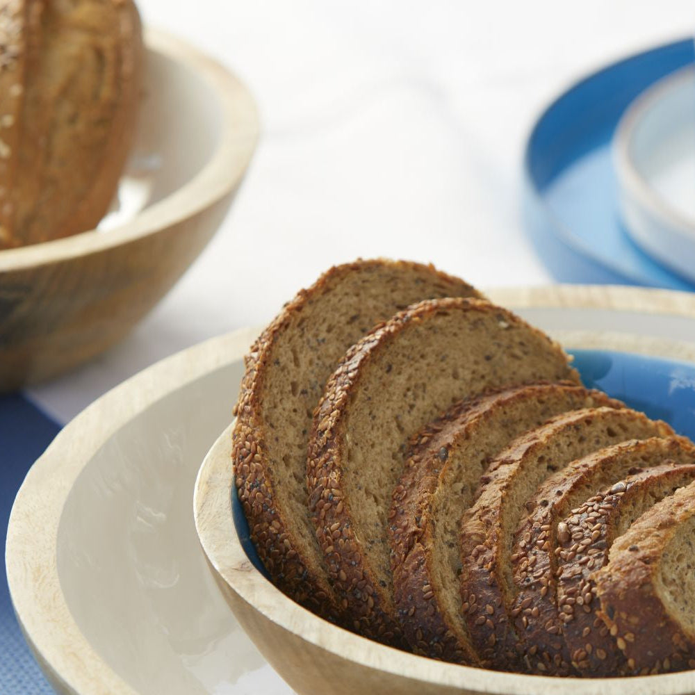 Marine Business schaal Cocoa met bestek mangohout en een kleinere kom uit dezelfde serie met brood 