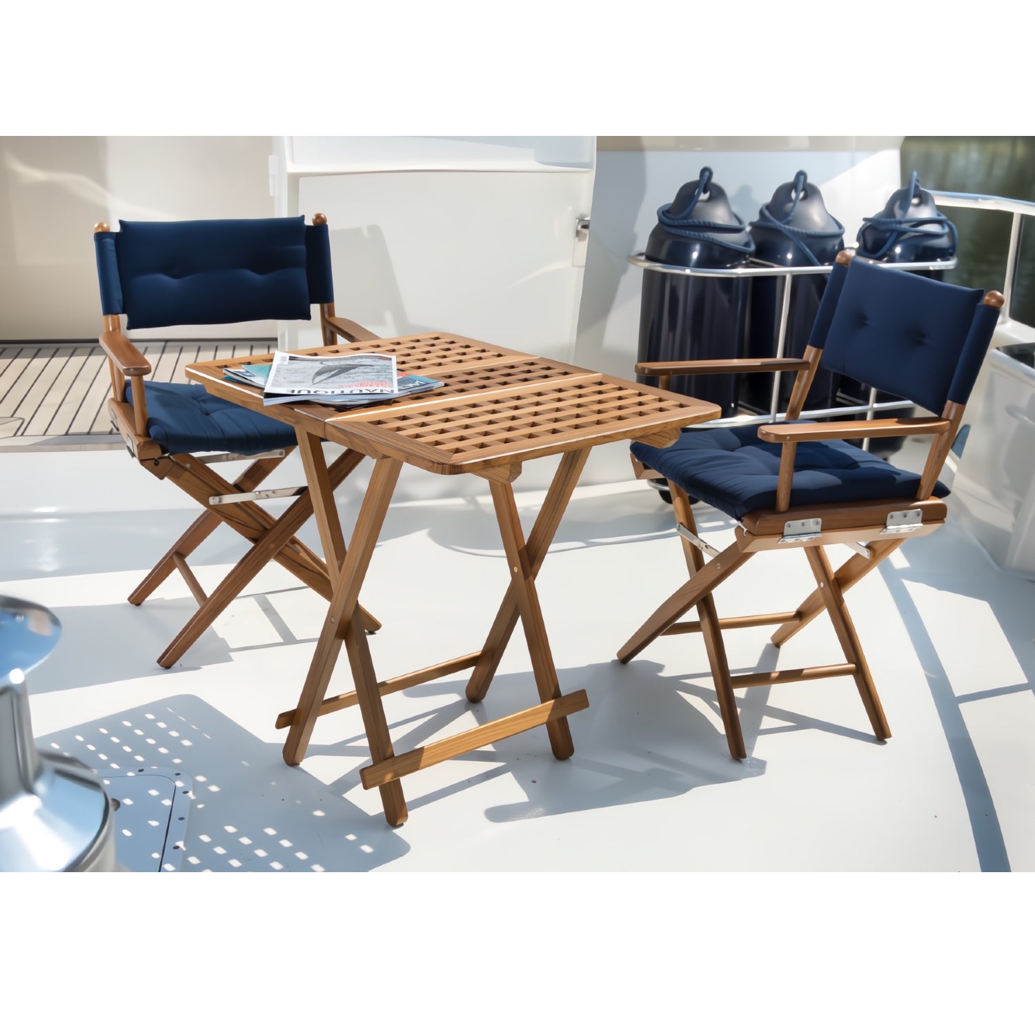 Maritieme top setting - Klaptafel Southampton met regisseurstoel I in sfeerzetting op boot