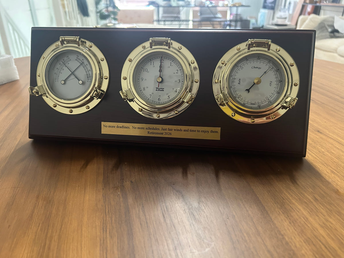 Porthole_weerstation_Weems_en_Plath_met_gepersonaliseerde_naamplaat