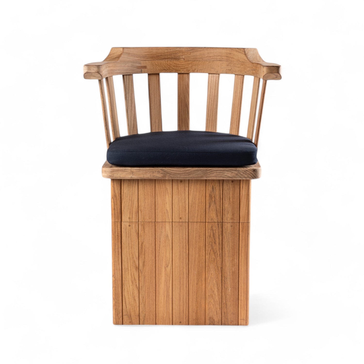 Teak stuurkolom met stuurstoel met navy kussen