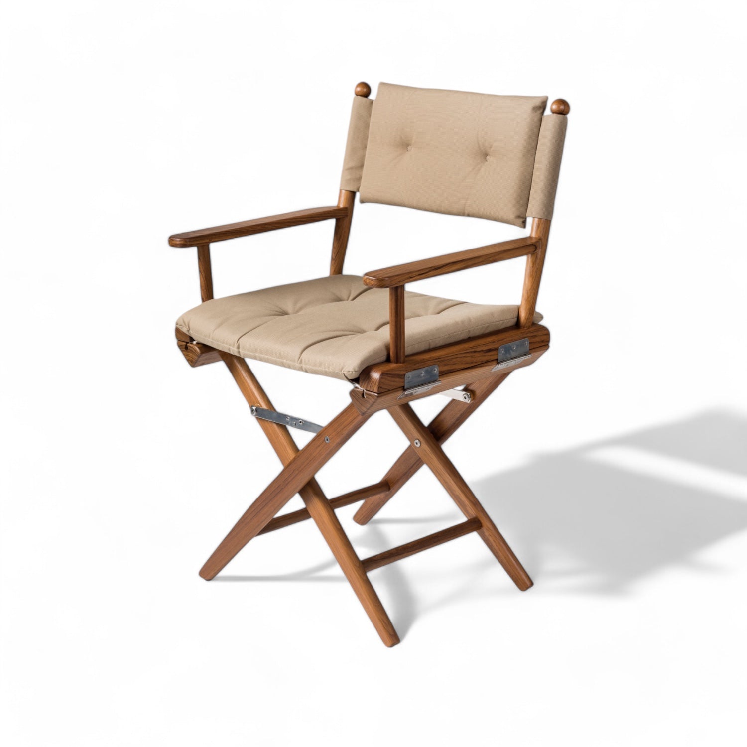 Regisseursstoel_I_deluxe_-_geolied_teak_met_forza_beige_kussen
